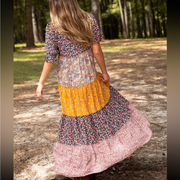Natural life Collette Tiered Maxi Dress - Mixed Black Floral size M gently used - Picture 2 of 7
